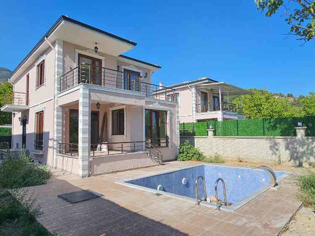 REMAX MAVİ CANSU SOY'DAN PAMUKOVA'DA HAVUZLU MÜSTAKİL VİLLA