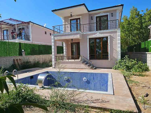 REMAX MAVİ CANSU SOY'DAN PAMUKOVA'DA HAVUZLU MÜSTAKİL VİLLA