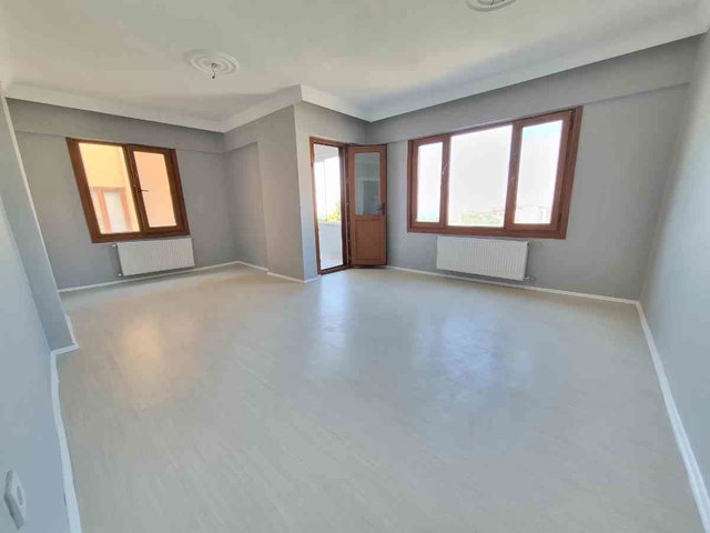 KARTAL AKYILMAZLAR SITESINDE GENIŞ BOŞ 3+1 KIRALIK DAIRE