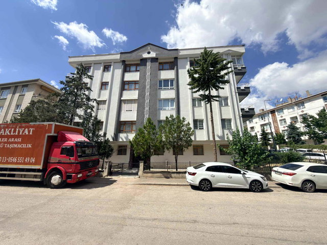 BASINEVLERİNDE ARA KATTA KİRALIK 3+1 DAİRE