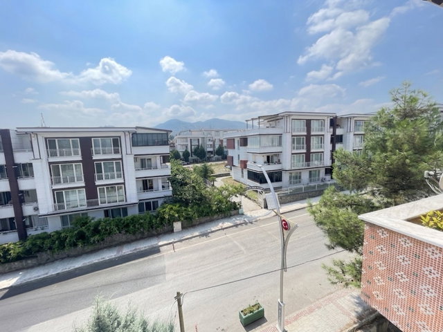 BAŞISKELE'DE 4+1 GENIŞ AILE UYGUN SATILIK DAIRE