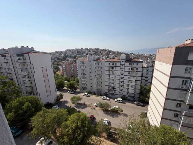 REMAX GALAKSİ’DEN ÇİĞLİ YAKAKENT KOOP ‘TA ARAKAT 3+1 TADİLATLI DAİRE