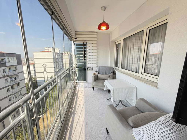REMAX GALAKSİ’DEN ÇİĞLİ YAKAKENT KOOP ‘TA ARAKAT 3+1 TADİLATLI DAİRE