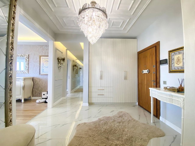 ÇEKMEKÖY NIŞANTEPE'DE GENİŞ TERASLI SATILIK 4+1 LÜKS DAIRE
