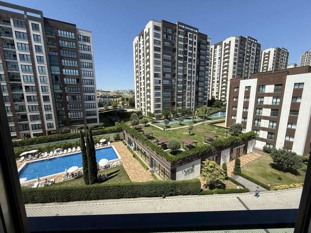 VİRA İSTANBUL BEYLİKDÜZÜ’NDE SİTE İÇİNDE 4+1