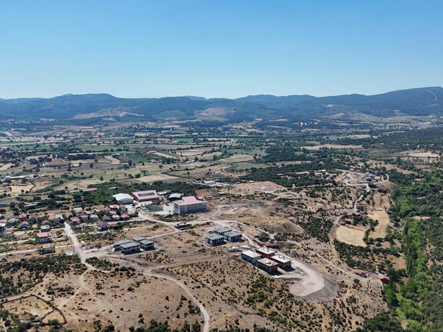 ÇANAKKALE AYVACIK MERKEZ'DE DOĞA ILE IÇ IÇE SATILIK VILLA