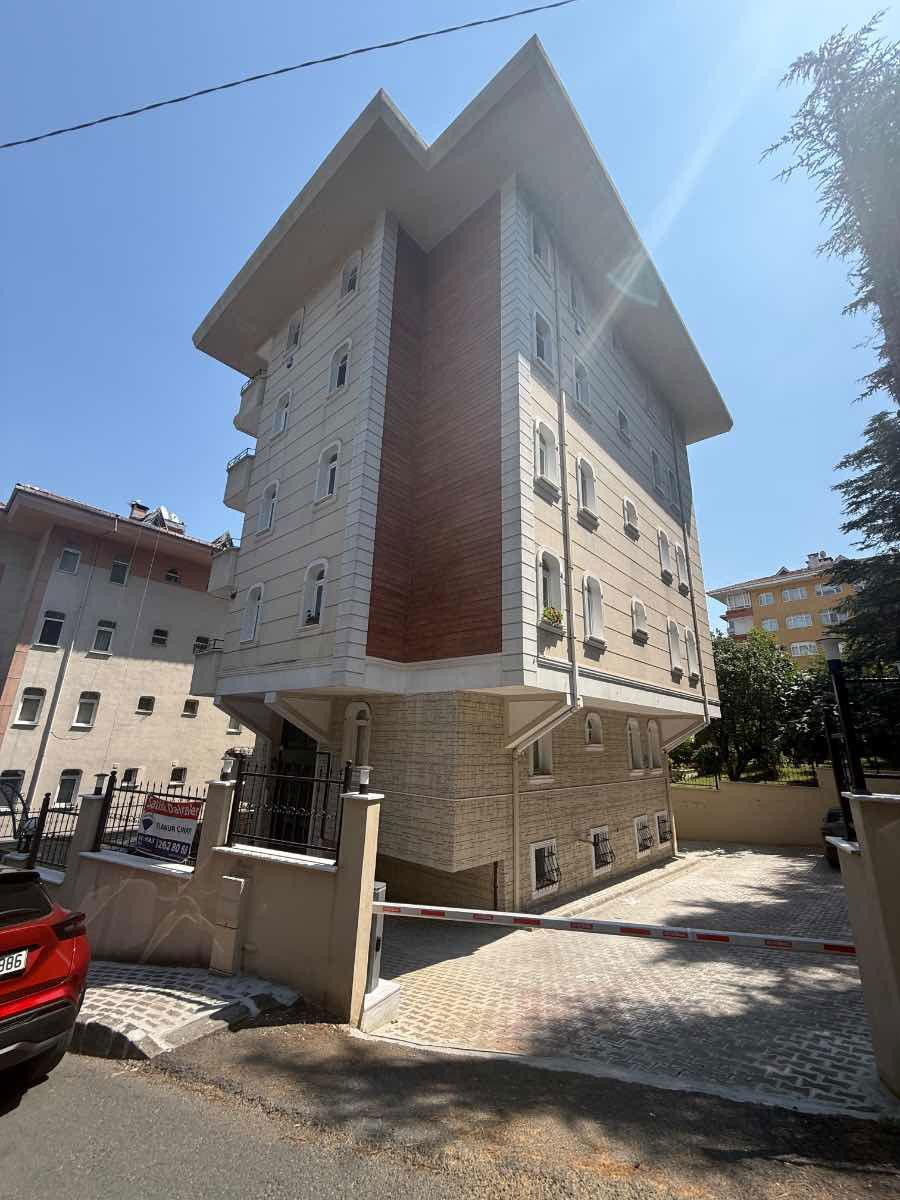 TARABYA'DA NEZİH KONUMDA 2+1 SATILIK DAİRE