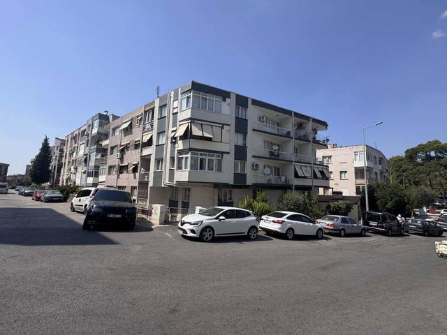 BUCA’DA GÜNEY CEPHELİ, EN ÜST KAT 2.5+1 DAİRE | BALKONLU, DOĞALGAZ KOMBİLİ