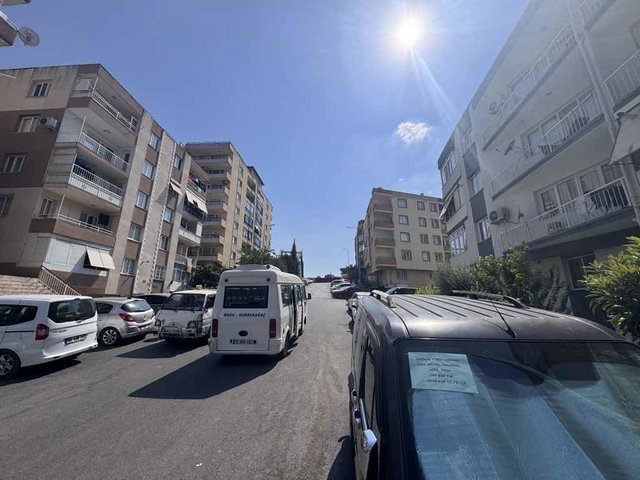 BUCA’DA GÜNEY CEPHELİ, EN ÜST KAT 2.5+1 DAİRE | BALKONLU, DOĞALGAZ KOMBİLİ