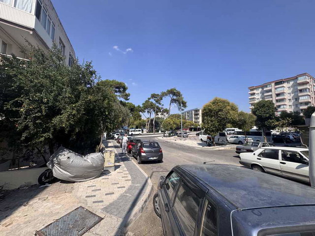 BUCA’DA GÜNEY CEPHELİ, EN ÜST KAT 2.5+1 DAİRE | BALKONLU, DOĞALGAZ KOMBİLİ