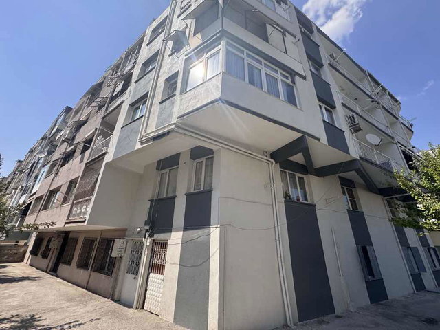 BUCA’DA GÜNEY CEPHELİ, EN ÜST KAT 2.5+1 DAİRE | BALKONLU, DOĞALGAZ KOMBİLİ