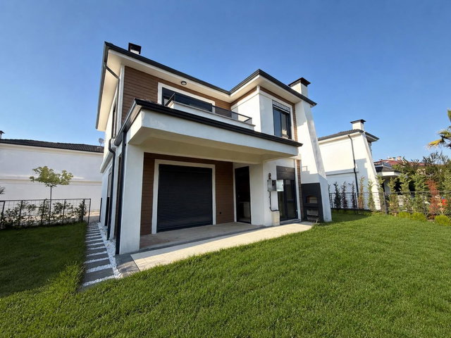 REMAX DIA'DAN SİTE İÇERİSİNDE AKILLI EV SİSTEMLİ 4+1 LÜKS VİLLA
