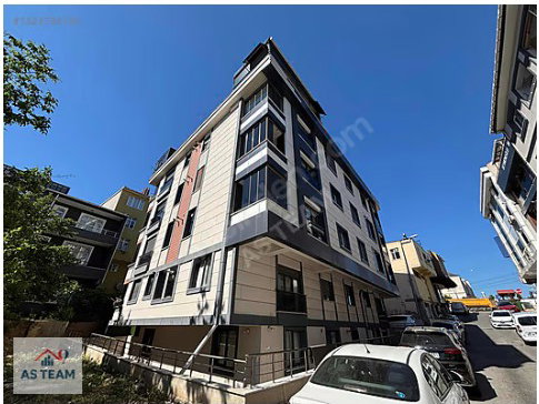 KISIKLI'DA METROYA YAKIN, BAHÇELI 4+1 TERS DUBLEKS DAIRE