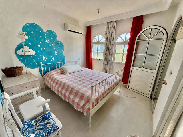 KUŞADASI SOĞUCAK’TA SATILIK YAZLIK / ZIRVE SITESI’NDE ÖZEL BAHÇELI 4+1 VILLA