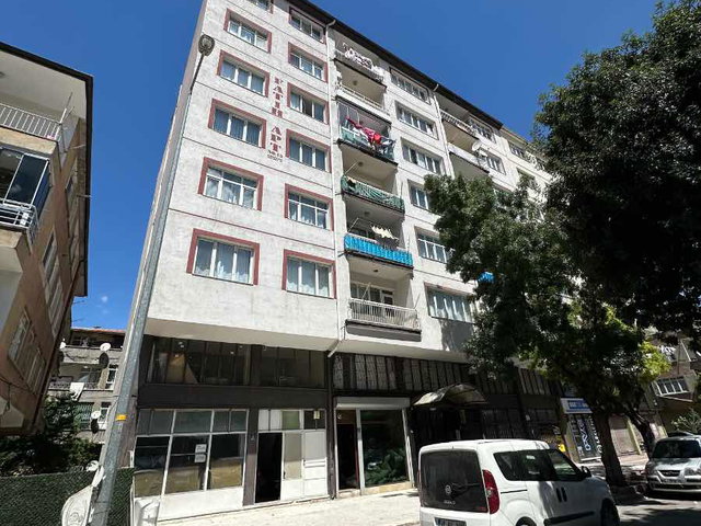 ŞEHIR MERKEZINDE 3+1