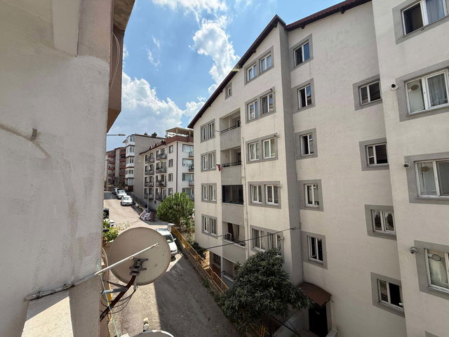 İZMİT TURGUT MAHALLLESİ KİRALIK ARAKAT 2+1 DAİRE
