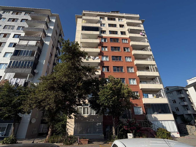 KARTAL YAKACIKTA, SİTE İÇERİSİNDE GENİŞ VE FERAH 3+1 SATILIK