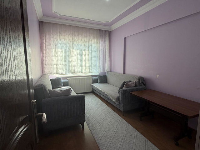 KARTAL YAKACIKTA, SİTE İÇERİSİNDE GENİŞ VE FERAH 3+1 SATILIK