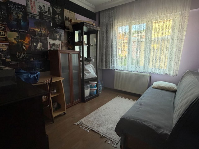 KARTAL YAKACIKTA, SİTE İÇERİSİNDE GENİŞ VE FERAH 3+1 SATILIK