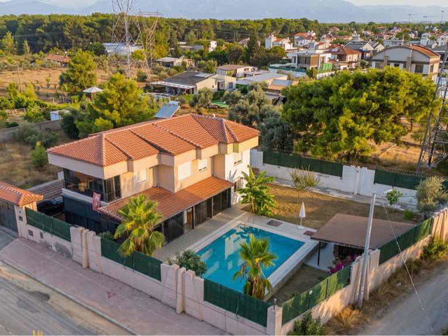 DUACI’DA 864 M² ARSA İÇERİSİNDE İSKANLI 6 +1 VİLLA