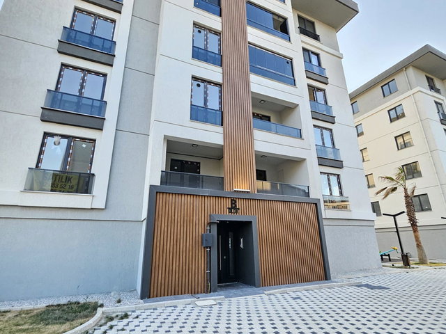RE/MAX BEYAZ’DAN DOĞANKÖY’DE BALAT’A 2 DK – SIFIR 3+1 LÜKS DAİRE