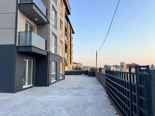 HATİP'TE HAVUZLU SİTEDE SATILIK 1+1 DAİRE