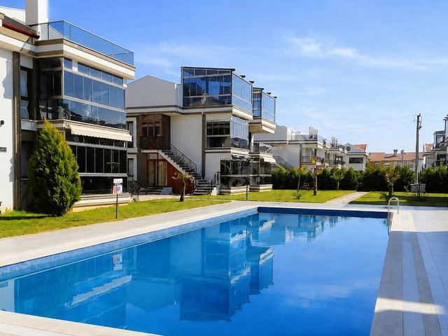 RE/MAX LAND'DEN HAVUZLU SİTE İÇERİSİNDE LÜKS DUBLEKS YAZLIK
