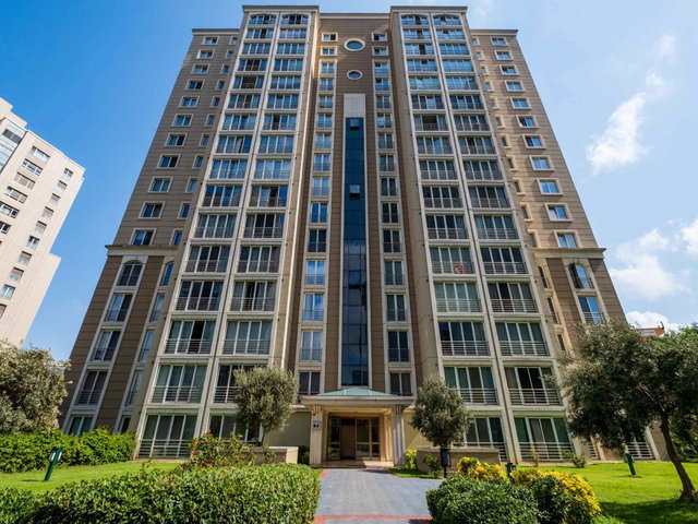 ATAŞEHİR  UPHİLL COURT B ADA’DA KEYİFLİ  1+1 BAHÇE KATI
