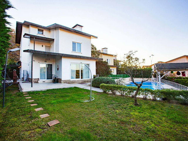 USKUMRUKÖY KORU VİLLALARINDA SATILIK TRIPLEX LÜKS VİLLA