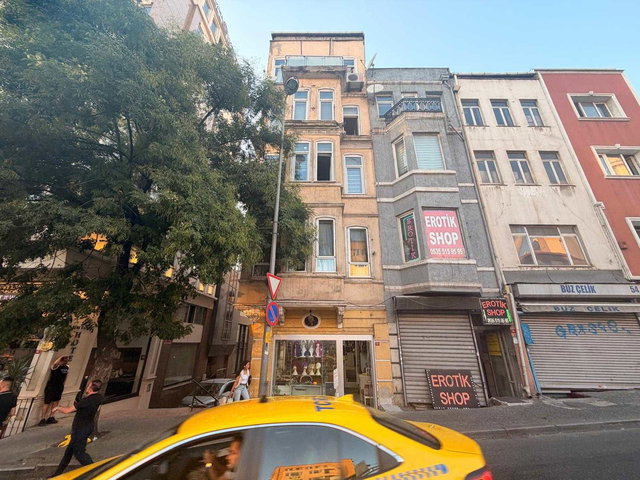 TAKSİM MEYDANINA YAKIN EŞYALI 1+0 6. KAT FIRSAT DAİRE