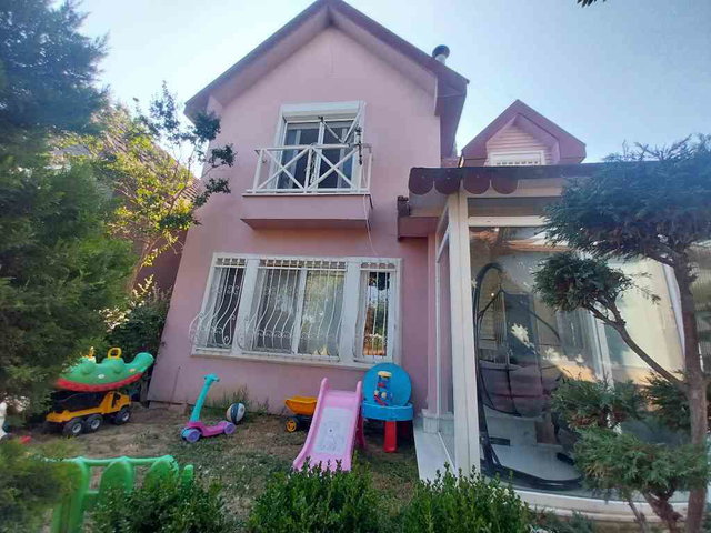 ZEYTİNSUYU VİLLALARI 3. ETAP’TA KÖŞE PARSEL, HAVUZLU 3+1 DUBLEKS VİLLA
ZEYTİNSUYU VİLLALARI 3. ETAP