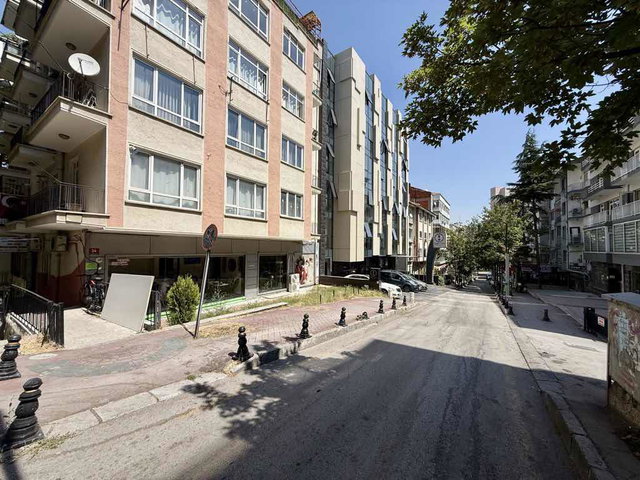 KIZILAYDA ÇOK MERKEZİ BİR KONUMDA ARA KAT 4+1 130M2 MANZARALI KİRALIK DAİRE