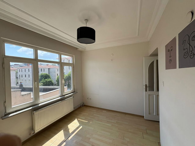 EYÜPSULTAN TOPÇULAR’DA 2+1 | 110 M² NET | BALKONLU | DOĞALGAZ KOMBİLİ | BOŞ DAİRE