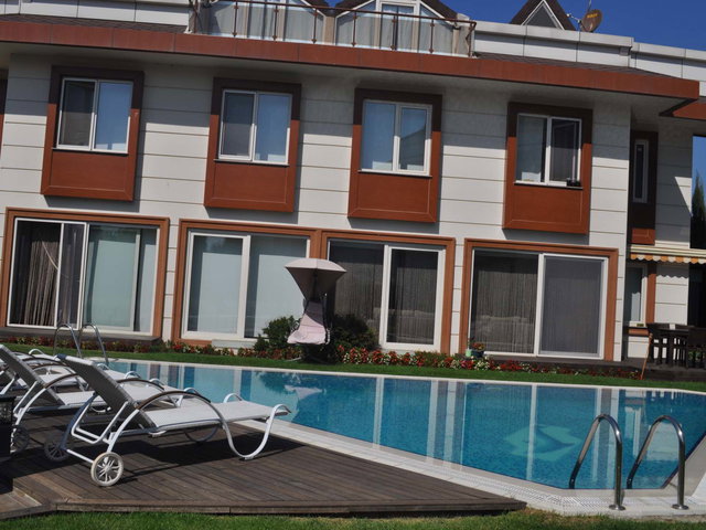TUZLA MERCAN BÖLGESİNDE 2 AİLEYE UYGUN SATILIK VİLLALAR