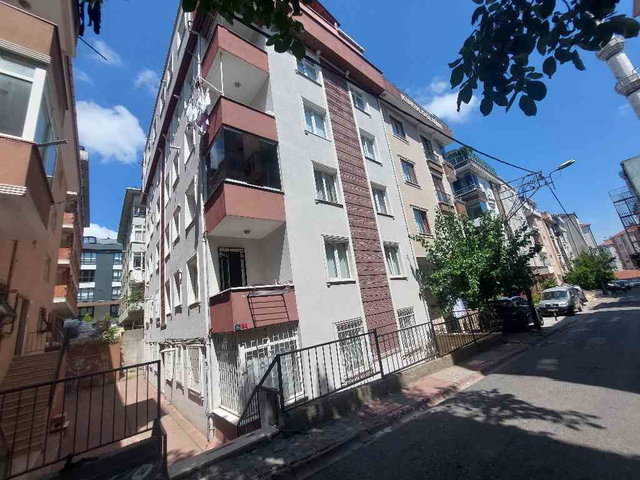 ÜMRANİYE’DE 2+1 KİRALIK ÇATI KATI DAİRE | 82 M² NET | BALKONLU | ÇİFT CEPHE