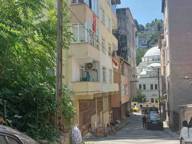 ÜSKÜDAR’DA GİRİŞ KAT 2+1 | 87 M² NET | BALKONLU | DOĞALGAZ KOMBİLİ