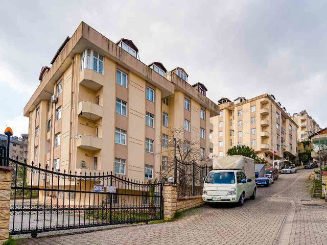 ÜSKÜDAR’DA SİTE İÇİNDE 250 M² BRÜT 5+2 DUBLEKS DAİRE | 3 BANYO | ÇİFT CEPHE