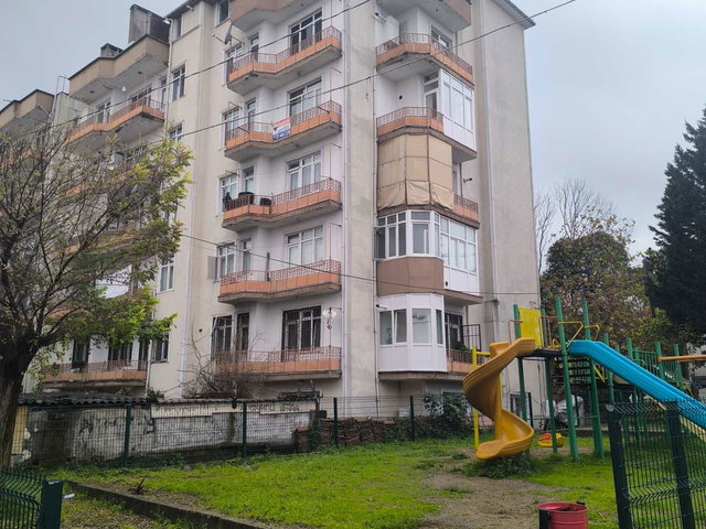 GÖLCÜK MERKEZ’DE 2+1 EŞYALI, ÇİFT WC’Lİ, BALKONLU 85 M² NET DAİRE | KREDİYE UYGUN