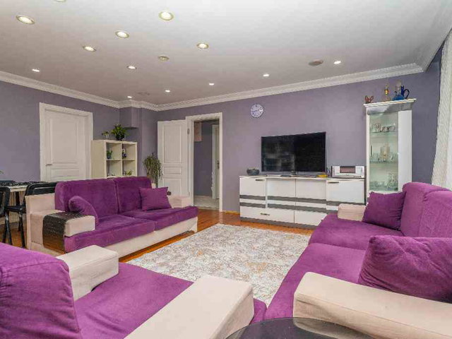 ÜSKÜDAR’DA BATI-GÜNEY CEPHELİ 3+1 | 100 M² NET | SON KAT (3/3) BALKONLU DAİRE
