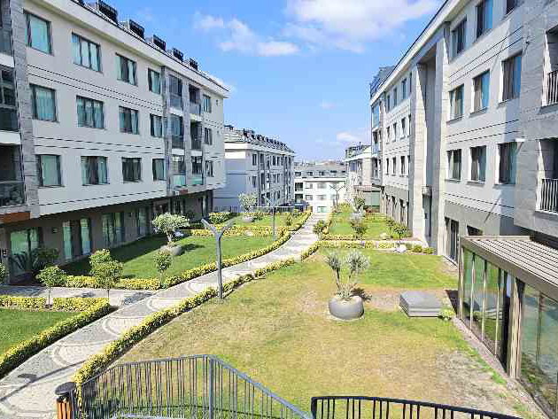 BEYLİKDÜZÜ’NDE SİTE İÇİNDE EŞYALI 3+1 KİRALIK DAİRE