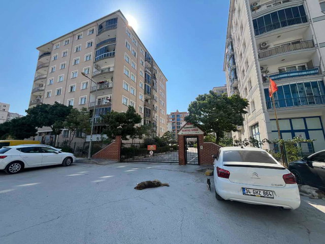 ÇİĞLİ CENTAŞ SİTESİNDE KİLERLİ GENİŞ  3+1  SATILIK DAİRE