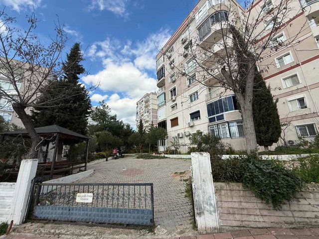BORNOVA EVKA 4 'TE ASANSÖRLÜ DOĞALGAZLI KIRALIK 2+1 DAIRE