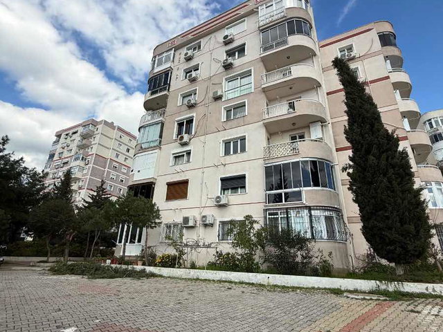 BORNOVA EVKA 4 'TE ASANSÖRLÜ DOĞALGAZLI KIRALIK 2+1 DAIRE