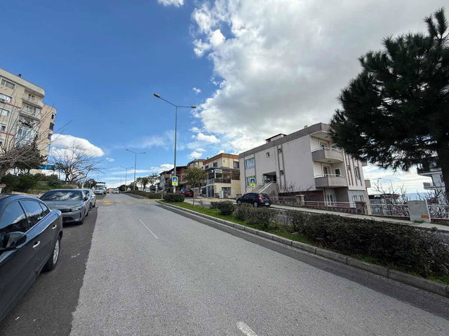 BORNOVA EVKA 4 'TE ASANSÖRLÜ DOĞALGAZLI KIRALIK 2+1 DAIRE