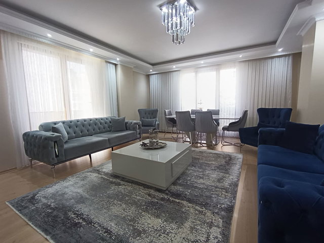 BAĞCILAR SANCAKTEPE MH ÇARŞI CADDESİ ÜZERİNDE 140 M² 3+1 KAPALI OTOPARKLI ARA KAT DAIRE