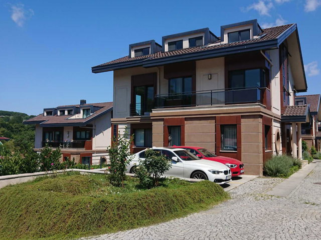 ZEKERIYAKÖY RE/MAX AHENK OFISINDEN KIRALIK BENZERSIZ ÇATI DUBLEKSI