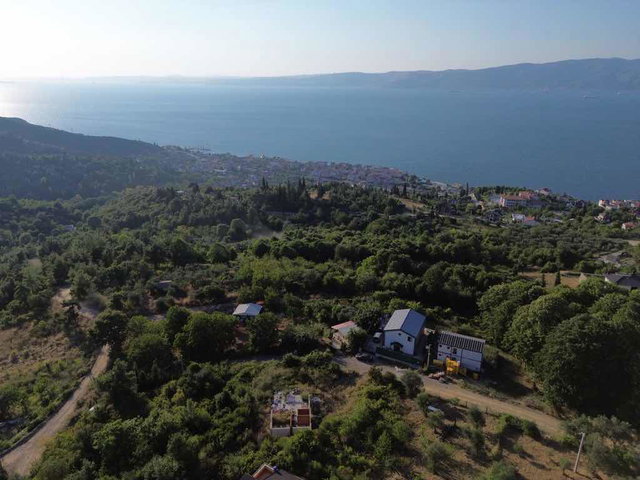 GÖLCÜK’TE 2022 YAPIMI, 200 M² BRÜT EŞYALI 3+2 VİLLA | KREDİYE UYGUN