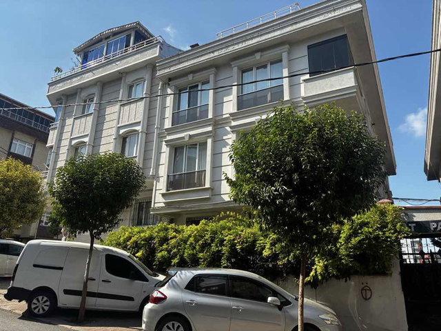 HÜSEYİN KURAN’DAN BAHÇELIEVLER HAYAT PARKI EVLERII’NDE 2 + 1 BAHÇE KATI SATILIK DAIRE