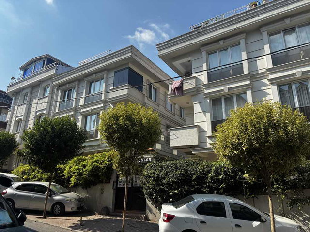 HÜSEYİN KURAN’DAN BAHÇELIEVLER HAYAT PARKI EVLERII’NDE 2 + 1 BAHÇE KATI SATILIK DAIRE