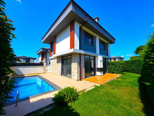 REMAX ASHILL ŞILE AHMETLI SITE İÇINDE SATILIK LÜKS TEKLI VILLA